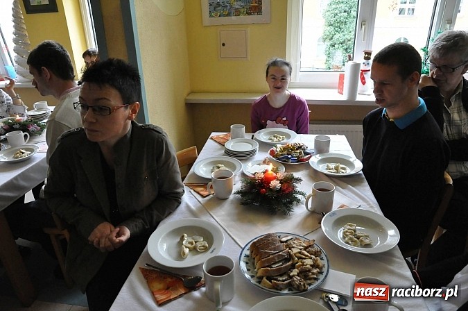 Zdjęcie w galerii na portalu naszraciborz.pl: Wigilijka w Warsztatach Terapii Zajęciowych wiadomości z regionu