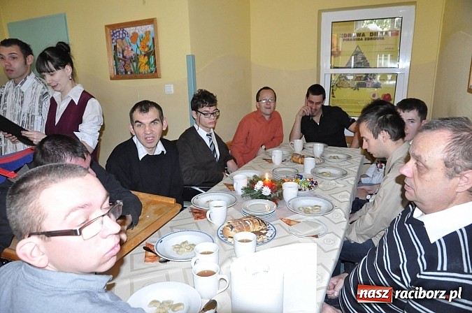 Zdjęcie w galerii na portalu naszraciborz.pl: Wigilijka w Warsztatach Terapii Zajęciowych wiadomości z regionu