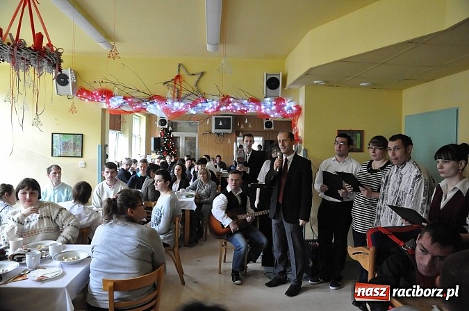 Zdjęcie w galerii na portalu naszraciborz.pl: Wigilijka w Warsztatach Terapii Zajęciowych wiadomości z regionu