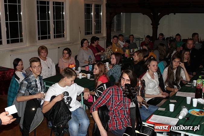 Zdjęcie w galerii na portalu naszraciborz.pl: Gimnazjum nr 5 zaprosiło absolwentów na przedświąteczne spotkanie wiadomości z regionu