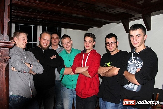 Zdjęcie w galerii na portalu naszraciborz.pl: Gimnazjum nr 5 zaprosiło absolwentów na przedświąteczne spotkanie wiadomości z regionu