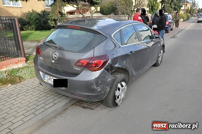 Zdjęcie w galerii na portalu naszraciborz.pl: Święta zaczęła na ostrym gazie. 50-latka wjechała w słup mając 3 promile wiadomości z regionu