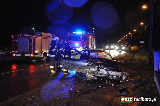 Zdjęcie w galerii na portalu naszraciborz.pl: Polo uderzyło w passata na Hulczyńskiej wiadomości z regionu