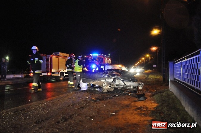 Zdjęcie w galerii na portalu naszraciborz.pl: Polo uderzyło w passata na Hulczyńskiej wiadomości z regionu