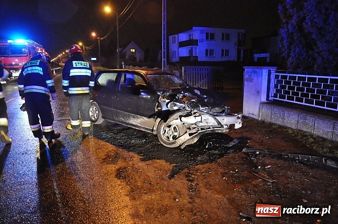 Zdjęcie w galerii na portalu naszraciborz.pl: Polo uderzyło w passata na Hulczyńskiej wiadomości z regionu
