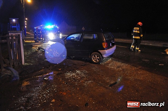 Zdjęcie w galerii na portalu naszraciborz.pl: Polo uderzyło w passata na Hulczyńskiej wiadomości z regionu