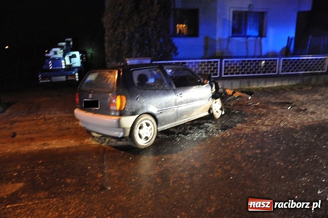 Zdjęcie w galerii na portalu naszraciborz.pl: Polo uderzyło w passata na Hulczyńskiej wiadomości z regionu