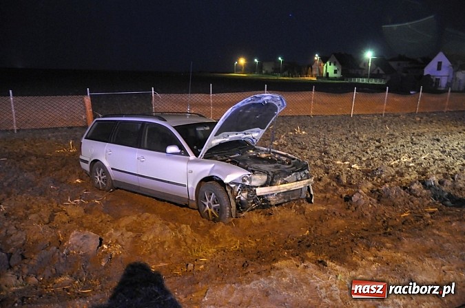 Zdjęcie w galerii na portalu naszraciborz.pl: Polo uderzyło w passata na Hulczyńskiej wiadomości z regionu