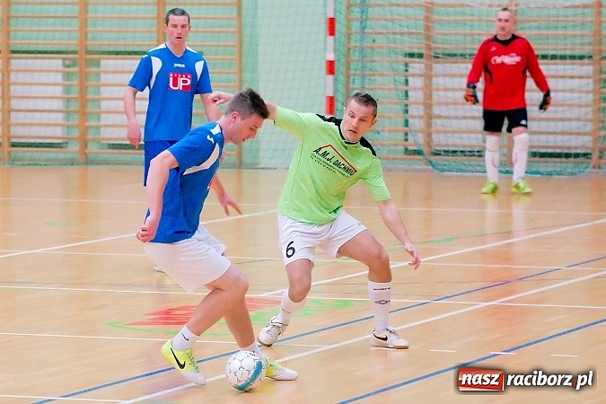 Zdjęcie w galerii na portalu naszraciborz.pl: Nawet gol widmo nie pogrążył AMJ Dach-Mig. Ogromny pech Brygady Argo wiadomości z regionu