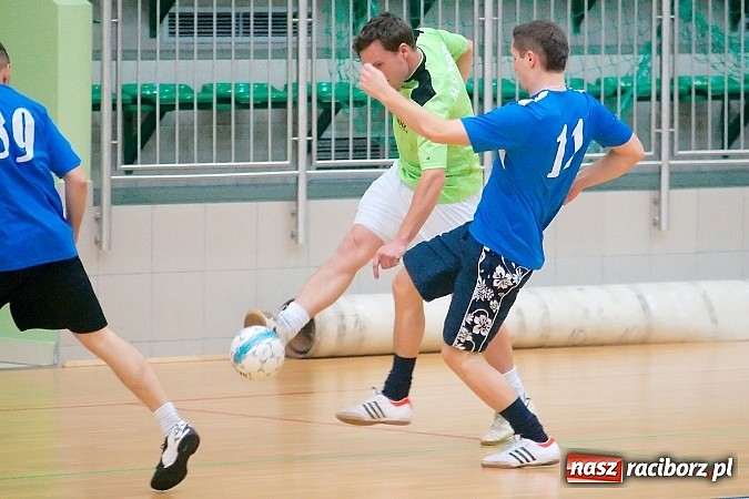 Zdjęcie w galerii na portalu naszraciborz.pl: Nawet gol widmo nie pogrążył AMJ Dach-Mig. Ogromny pech Brygady Argo wiadomości z regionu