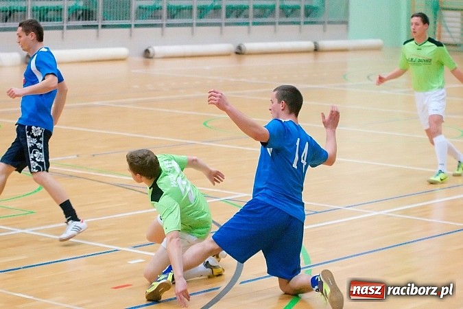Zdjęcie w galerii na portalu naszraciborz.pl: Nawet gol widmo nie pogrążył AMJ Dach-Mig. Ogromny pech Brygady Argo wiadomości z regionu