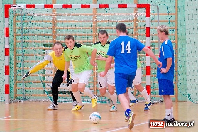 Zdjęcie w galerii na portalu naszraciborz.pl: Nawet gol widmo nie pogrążył AMJ Dach-Mig. Ogromny pech Brygady Argo wiadomości z regionu