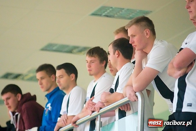Zdjęcie w galerii na portalu naszraciborz.pl: Nawet gol widmo nie pogrążył AMJ Dach-Mig. Ogromny pech Brygady Argo wiadomości z regionu