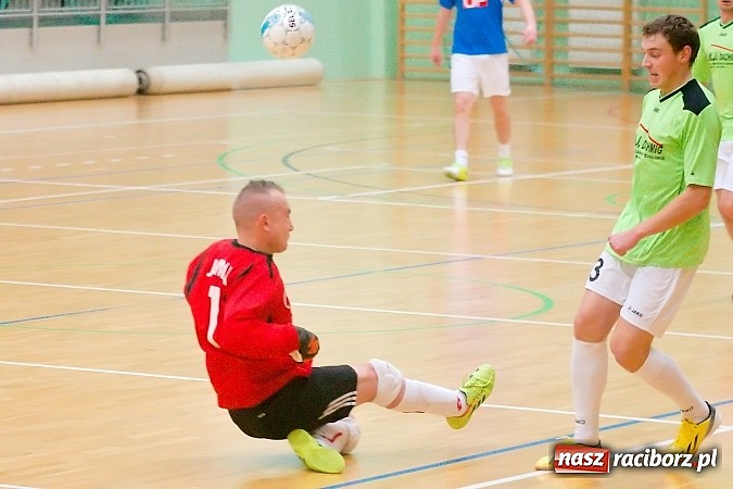Zdjęcie w galerii na portalu naszraciborz.pl: Nawet gol widmo nie pogrążył AMJ Dach-Mig. Ogromny pech Brygady Argo wiadomości z regionu