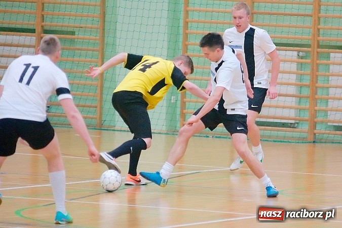 Zdjęcie w galerii na portalu naszraciborz.pl: Nawet gol widmo nie pogrążył AMJ Dach-Mig. Ogromny pech Brygady Argo wiadomości z regionu