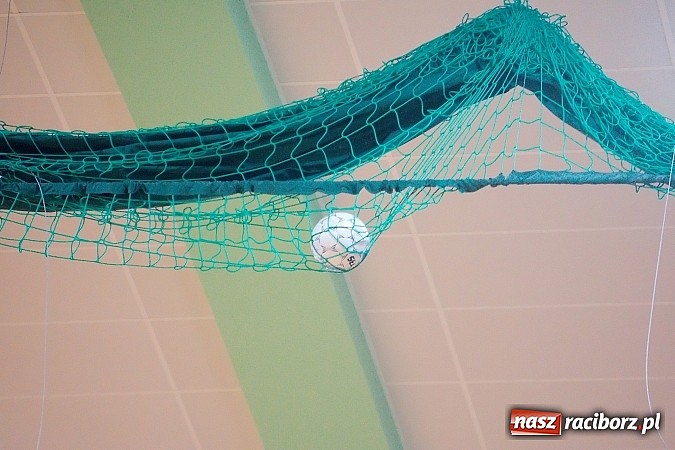 Zdjęcie w galerii na portalu naszraciborz.pl: Nawet gol widmo nie pogrążył AMJ Dach-Mig. Ogromny pech Brygady Argo wiadomości z regionu