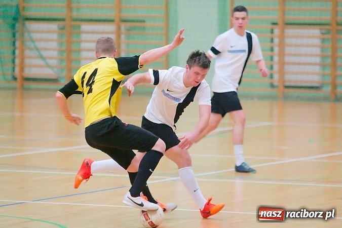 Zdjęcie w galerii na portalu naszraciborz.pl: Nawet gol widmo nie pogrążył AMJ Dach-Mig. Ogromny pech Brygady Argo wiadomości z regionu