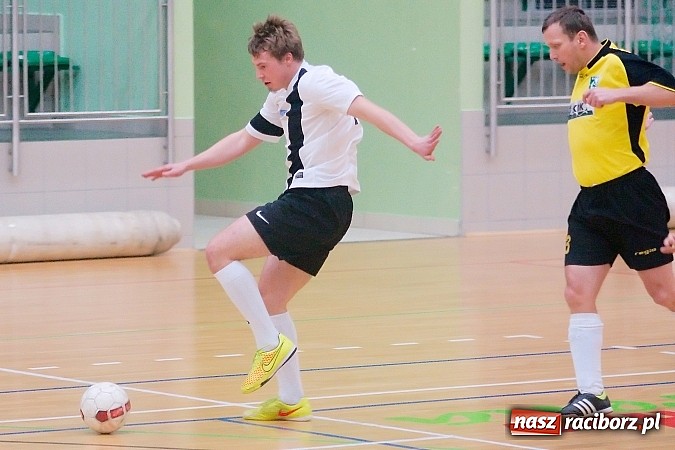 Zdjęcie w galerii na portalu naszraciborz.pl: Nawet gol widmo nie pogrążył AMJ Dach-Mig. Ogromny pech Brygady Argo wiadomości z regionu