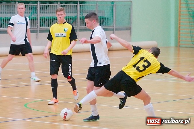 Zdjęcie w galerii na portalu naszraciborz.pl: Nawet gol widmo nie pogrążył AMJ Dach-Mig. Ogromny pech Brygady Argo wiadomości z regionu