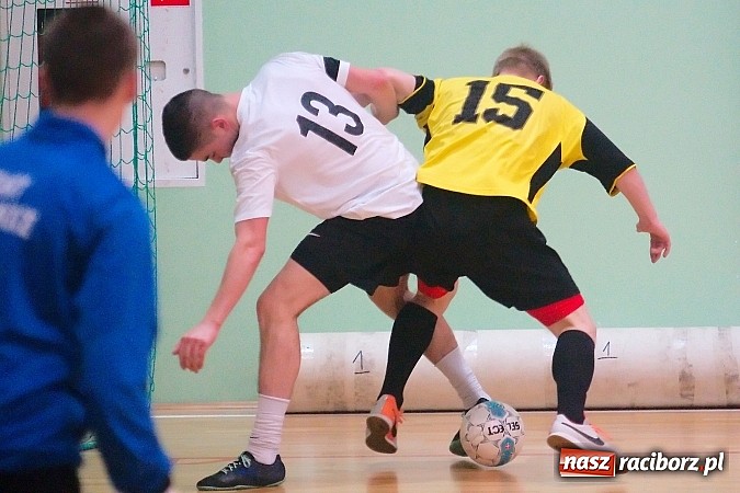 Zdjęcie w galerii na portalu naszraciborz.pl: Nawet gol widmo nie pogrążył AMJ Dach-Mig. Ogromny pech Brygady Argo wiadomości z regionu