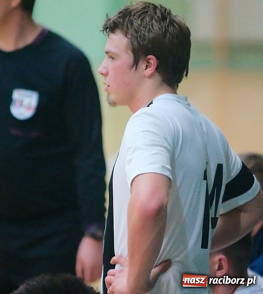 Zdjęcie w galerii na portalu naszraciborz.pl: Nawet gol widmo nie pogrążył AMJ Dach-Mig. Ogromny pech Brygady Argo wiadomości z regionu