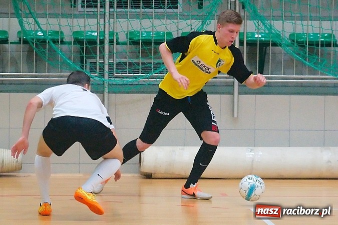 Zdjęcie w galerii na portalu naszraciborz.pl: Nawet gol widmo nie pogrążył AMJ Dach-Mig. Ogromny pech Brygady Argo wiadomości z regionu