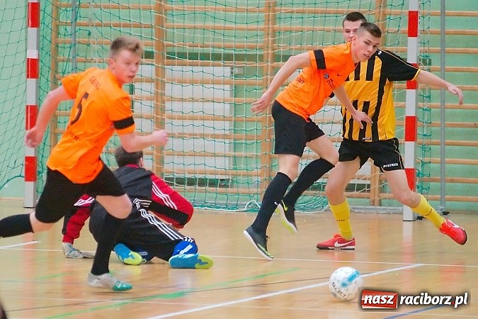 Zdjęcie w galerii na portalu naszraciborz.pl: Nawet gol widmo nie pogrążył AMJ Dach-Mig. Ogromny pech Brygady Argo wiadomości z regionu