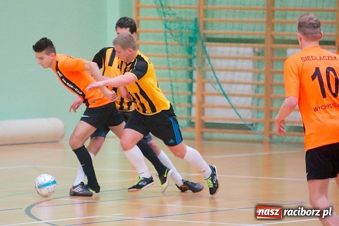 Zdjęcie w galerii na portalu naszraciborz.pl: Nawet gol widmo nie pogrążył AMJ Dach-Mig. Ogromny pech Brygady Argo wiadomości z regionu