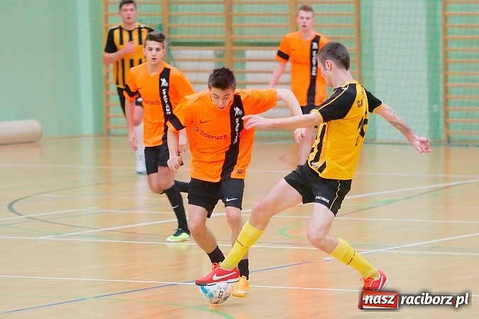 Zdjęcie w galerii na portalu naszraciborz.pl: Nawet gol widmo nie pogrążył AMJ Dach-Mig. Ogromny pech Brygady Argo wiadomości z regionu