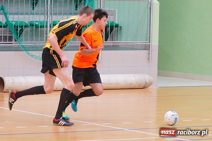 Zdjęcie w galerii na portalu naszraciborz.pl: Nawet gol widmo nie pogrążył AMJ Dach-Mig. Ogromny pech Brygady Argo wiadomości z regionu