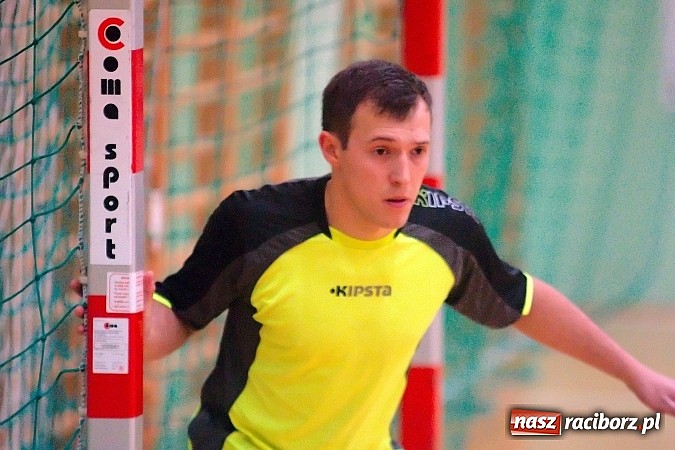 Zdjęcie w galerii na portalu naszraciborz.pl: Nawet gol widmo nie pogrążył AMJ Dach-Mig. Ogromny pech Brygady Argo wiadomości z regionu