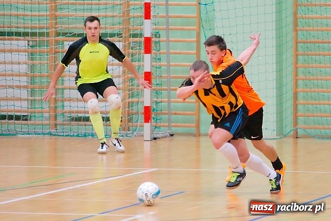 Zdjęcie w galerii na portalu naszraciborz.pl: Nawet gol widmo nie pogrążył AMJ Dach-Mig. Ogromny pech Brygady Argo wiadomości z regionu