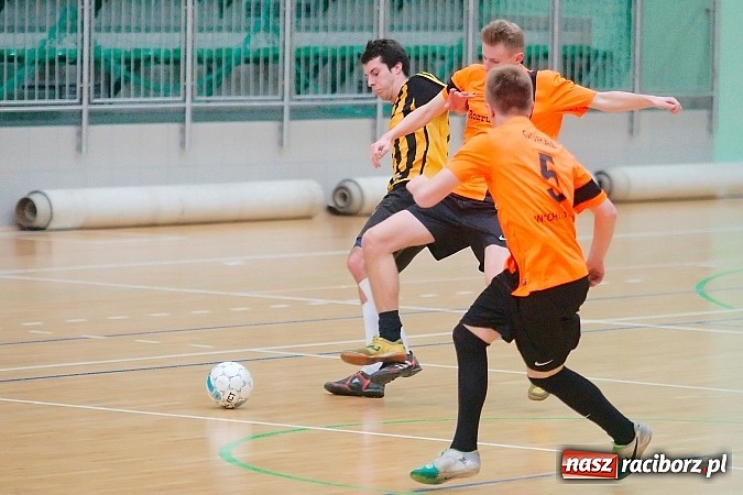 Zdjęcie w galerii na portalu naszraciborz.pl: Nawet gol widmo nie pogrążył AMJ Dach-Mig. Ogromny pech Brygady Argo wiadomości z regionu