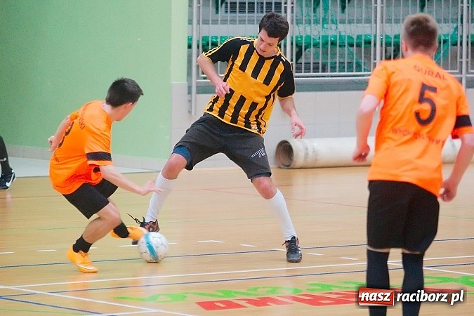 Zdjęcie w galerii na portalu naszraciborz.pl: Nawet gol widmo nie pogrążył AMJ Dach-Mig. Ogromny pech Brygady Argo wiadomości z regionu