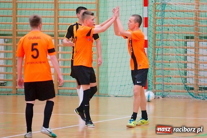 Zdjęcie w galerii na portalu naszraciborz.pl: Nawet gol widmo nie pogrążył AMJ Dach-Mig. Ogromny pech Brygady Argo wiadomości z regionu