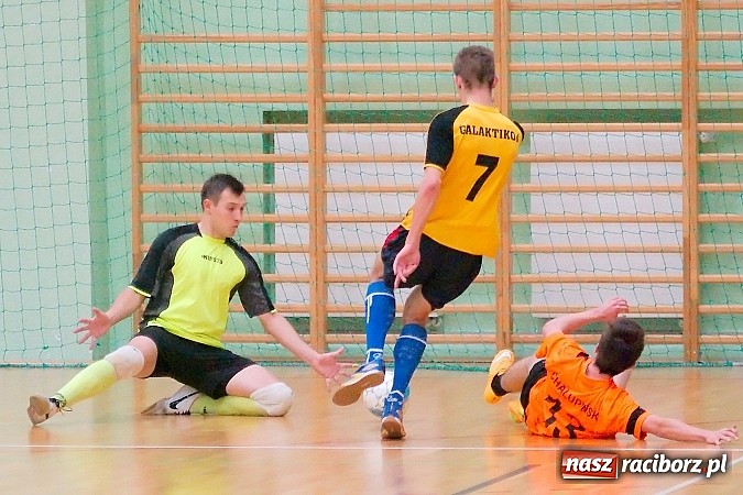 Zdjęcie w galerii na portalu naszraciborz.pl: Nawet gol widmo nie pogrążył AMJ Dach-Mig. Ogromny pech Brygady Argo wiadomości z regionu