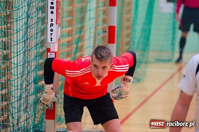 Zdjęcie w galerii na portalu naszraciborz.pl: Nawet gol widmo nie pogrążył AMJ Dach-Mig. Ogromny pech Brygady Argo wiadomości z regionu