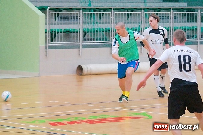 Zdjęcie w galerii na portalu naszraciborz.pl: Nawet gol widmo nie pogrążył AMJ Dach-Mig. Ogromny pech Brygady Argo wiadomości z regionu