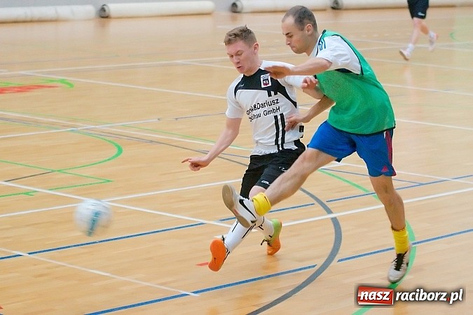 Zdjęcie w galerii na portalu naszraciborz.pl: Nawet gol widmo nie pogrążył AMJ Dach-Mig. Ogromny pech Brygady Argo wiadomości z regionu