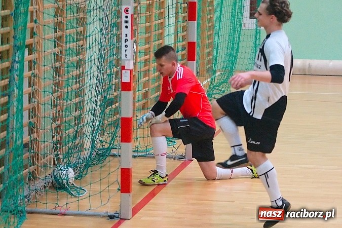 Zdjęcie w galerii na portalu naszraciborz.pl: Nawet gol widmo nie pogrążył AMJ Dach-Mig. Ogromny pech Brygady Argo wiadomości z regionu