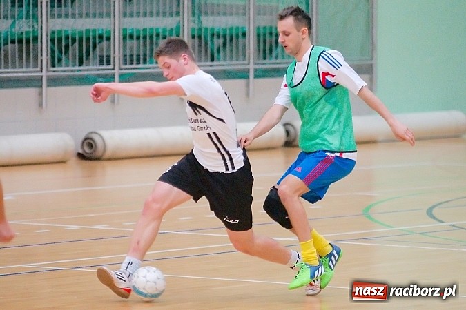 Zdjęcie w galerii na portalu naszraciborz.pl: Nawet gol widmo nie pogrążył AMJ Dach-Mig. Ogromny pech Brygady Argo wiadomości z regionu