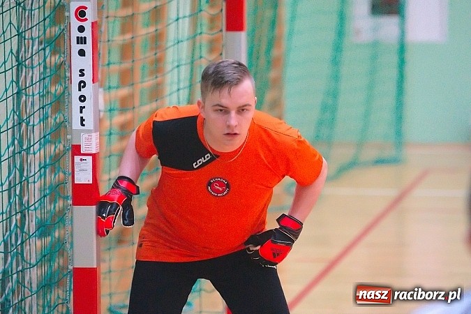 Zdjęcie w galerii na portalu naszraciborz.pl: Nawet gol widmo nie pogrążył AMJ Dach-Mig. Ogromny pech Brygady Argo wiadomości z regionu