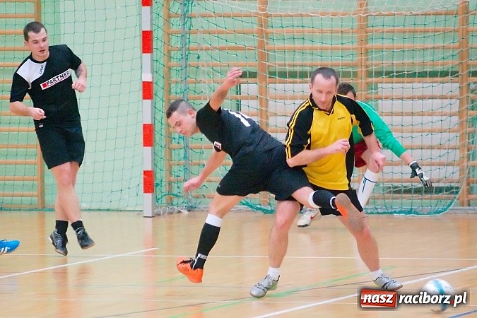 Zdjęcie w galerii na portalu naszraciborz.pl: Nawet gol widmo nie pogrążył AMJ Dach-Mig. Ogromny pech Brygady Argo wiadomości z regionu