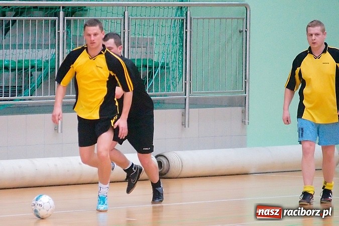 Zdjęcie w galerii na portalu naszraciborz.pl: Nawet gol widmo nie pogrążył AMJ Dach-Mig. Ogromny pech Brygady Argo wiadomości z regionu