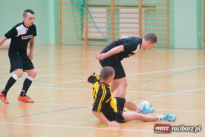 Zdjęcie w galerii na portalu naszraciborz.pl: Nawet gol widmo nie pogrążył AMJ Dach-Mig. Ogromny pech Brygady Argo wiadomości z regionu