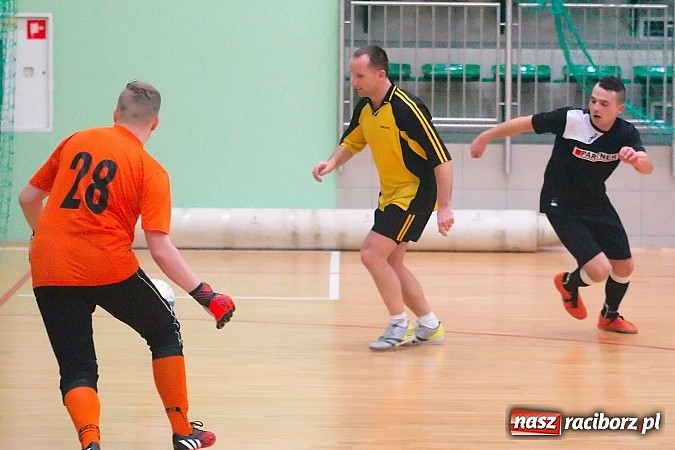 Zdjęcie w galerii na portalu naszraciborz.pl: Nawet gol widmo nie pogrążył AMJ Dach-Mig. Ogromny pech Brygady Argo wiadomości z regionu