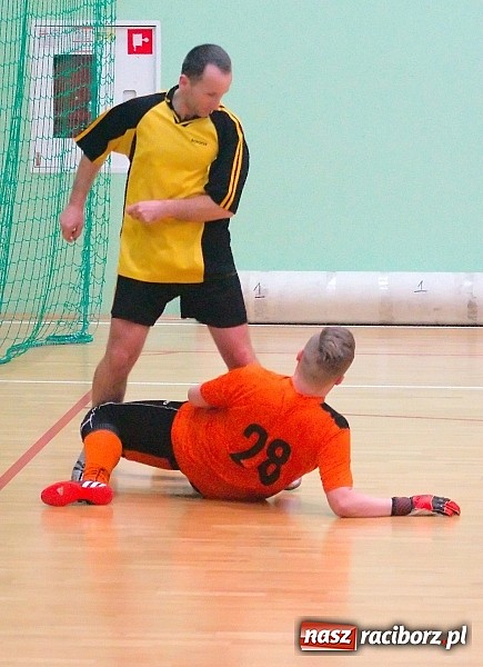 Zdjęcie w galerii na portalu naszraciborz.pl: Nawet gol widmo nie pogrążył AMJ Dach-Mig. Ogromny pech Brygady Argo wiadomości z regionu