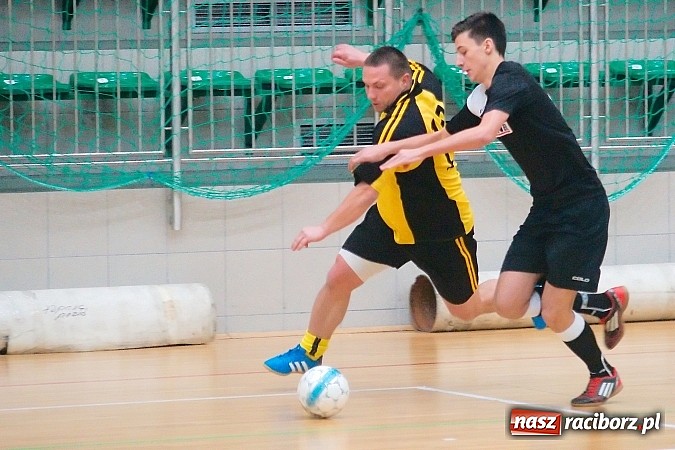 Zdjęcie w galerii na portalu naszraciborz.pl: Nawet gol widmo nie pogrążył AMJ Dach-Mig. Ogromny pech Brygady Argo wiadomości z regionu