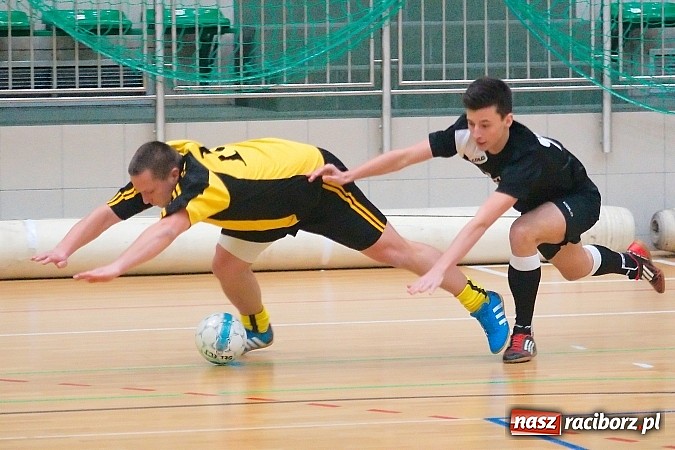 Zdjęcie w galerii na portalu naszraciborz.pl: Nawet gol widmo nie pogrążył AMJ Dach-Mig. Ogromny pech Brygady Argo wiadomości z regionu