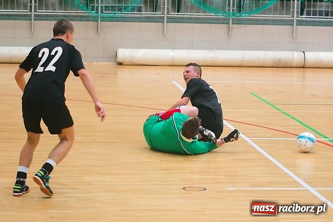 Zdjęcie w galerii na portalu naszraciborz.pl: Nawet gol widmo nie pogrążył AMJ Dach-Mig. Ogromny pech Brygady Argo wiadomości z regionu